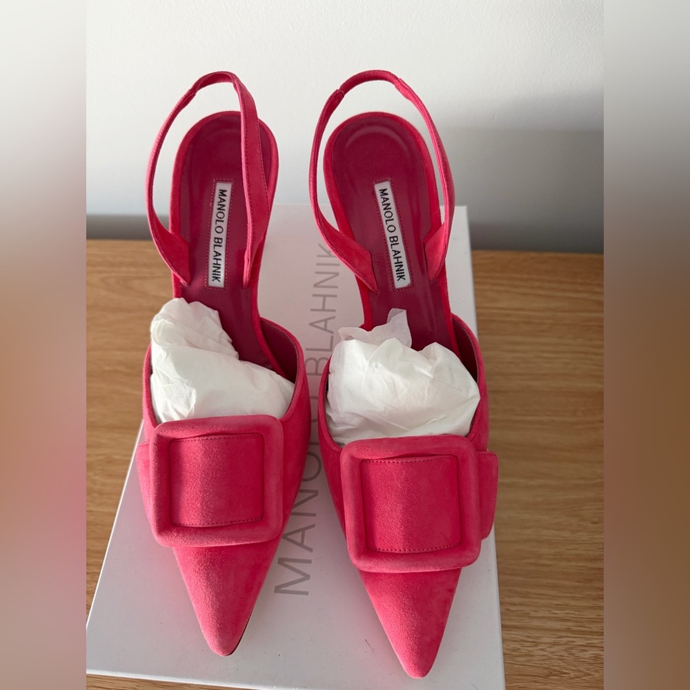Unworn manola blahnik slingbacks